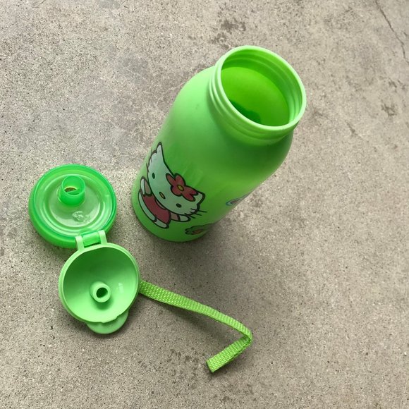 Bundle Sale! Hello Kitty Water Bottle - Picture 4 of 5